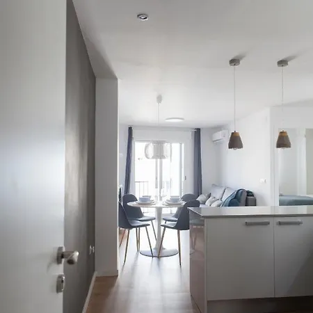 Florit Flats In The Quart Towers Apartment *